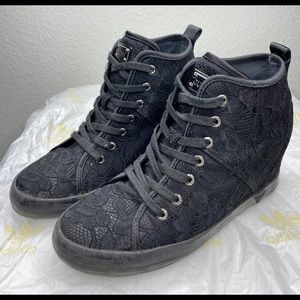 Guess Shoes Size - 7